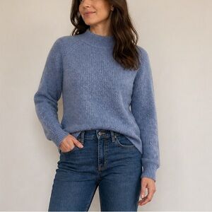 GAP Soft Cozy Heathered Blue Crewneck Sweater size Medium
